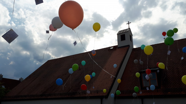 Luftballons über dem Martin-Luhter-Haus, Foto: Mützlitz