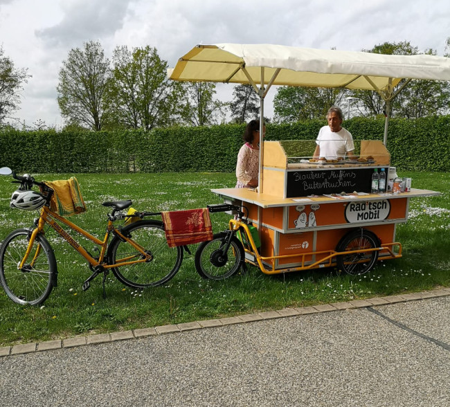 Radtschmobil mit Personen
