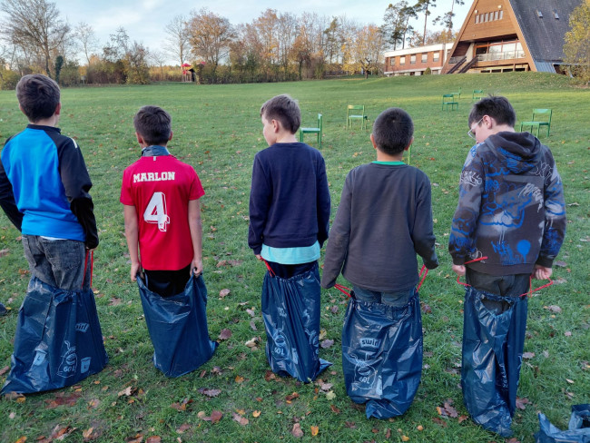 Kinderfreizeit Sackhüpfwettbewerb 